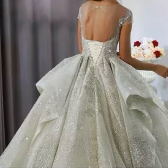 Wedding dress - custom made to fit sizes 2,4,6. - Picture 3 of 7